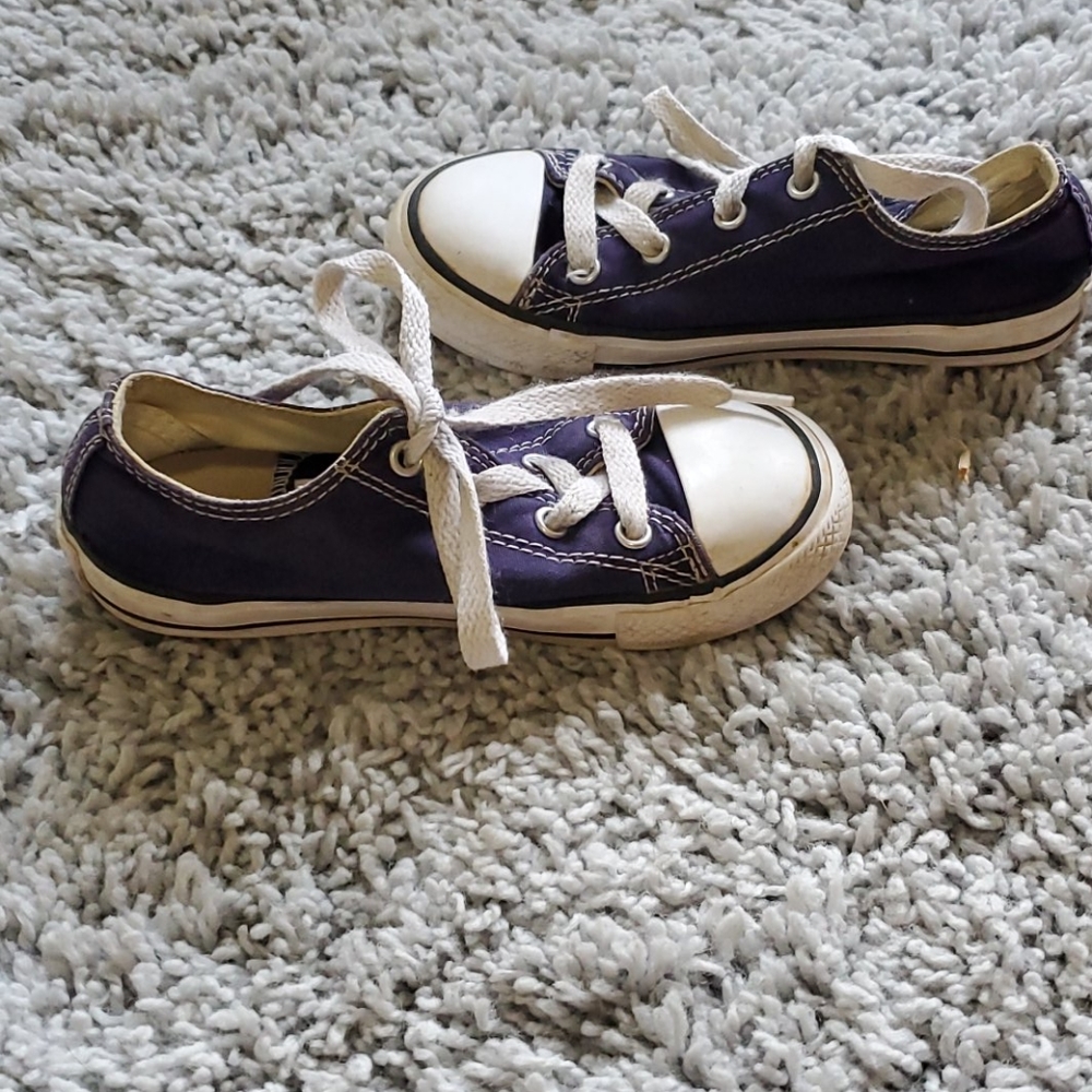 Toddler size 10 Converse